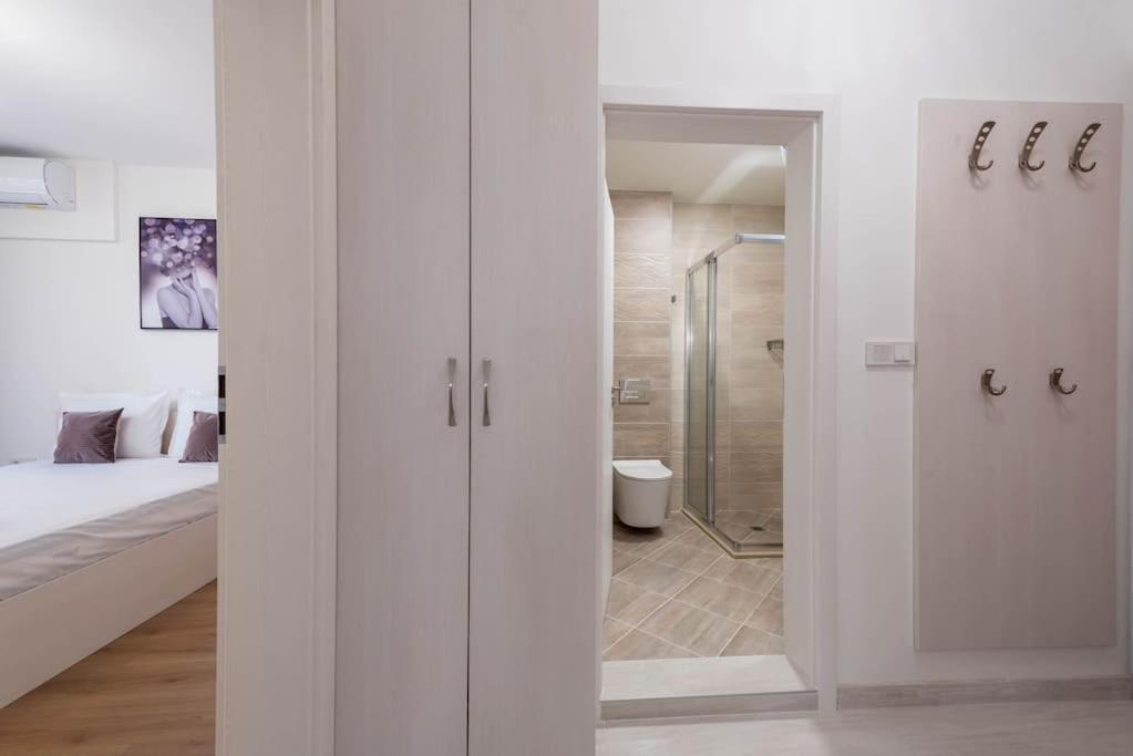 Labyrinth Apartment - Free Parking Space Included Варна Экстерьер фото