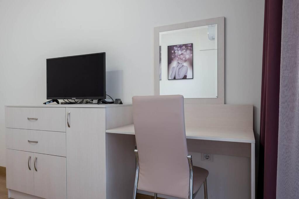 Labyrinth Apartment - Free Parking Space Included Варна Экстерьер фото