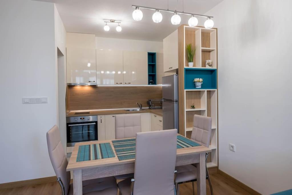 Labyrinth Apartment - Free Parking Space Included Варна Экстерьер фото