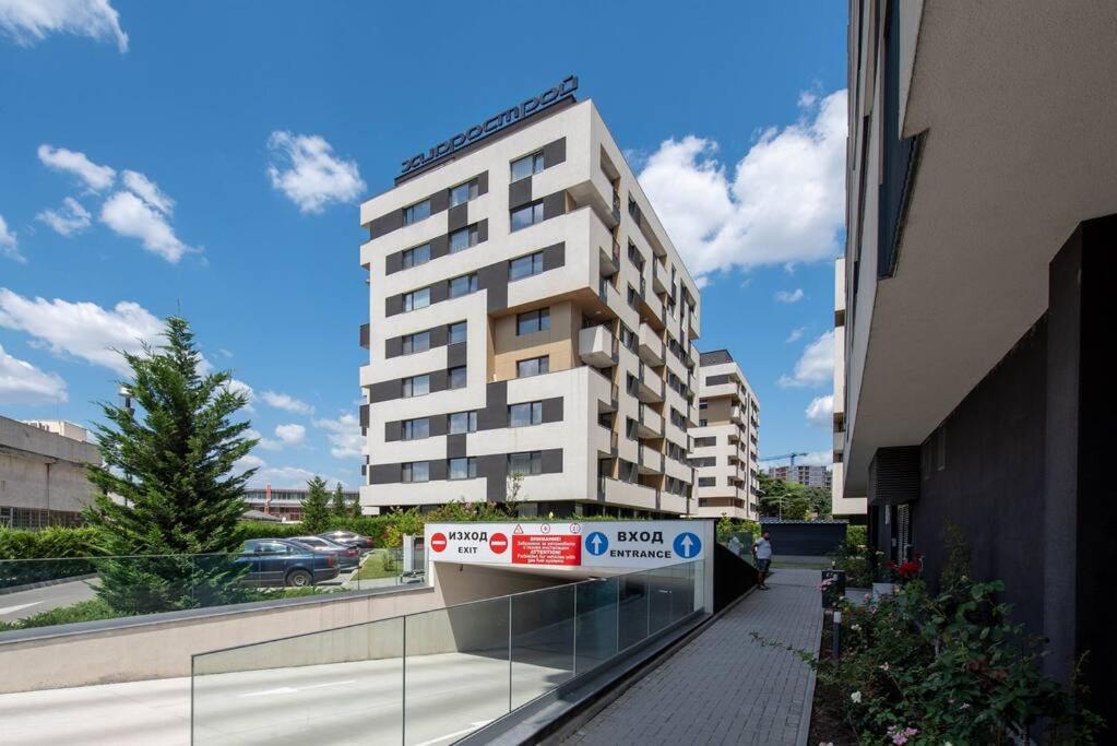 Labyrinth Apartment - Free Parking Space Included Варна Экстерьер фото